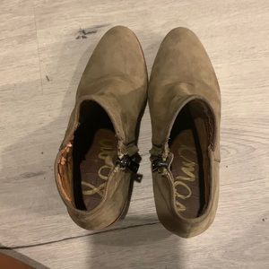 Tan heels size 4 1/2